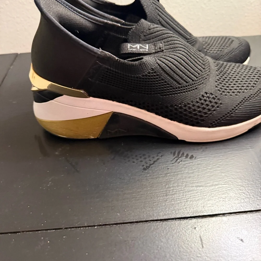 Mark Nason SKECHERS Womens 8 WEDGE Fashion SNEAKERS Black Gold 177667 - Picture 4 of 8